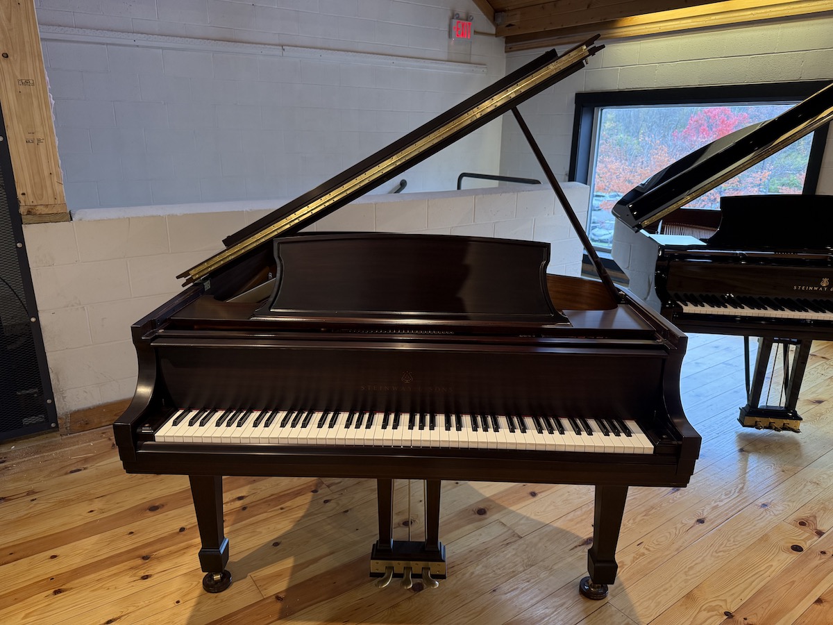 Steinway L