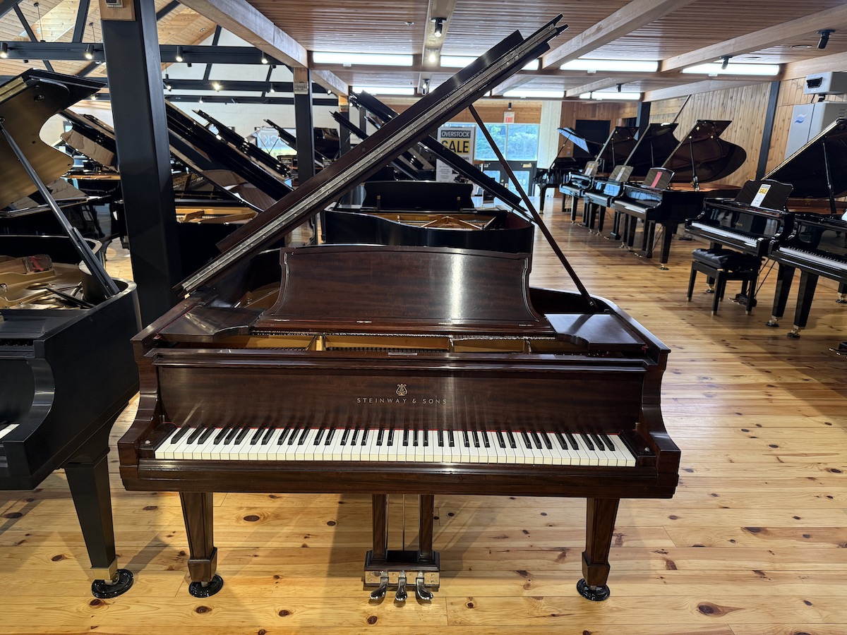 Steinway O