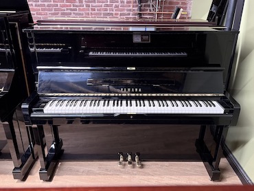 yamaha U1